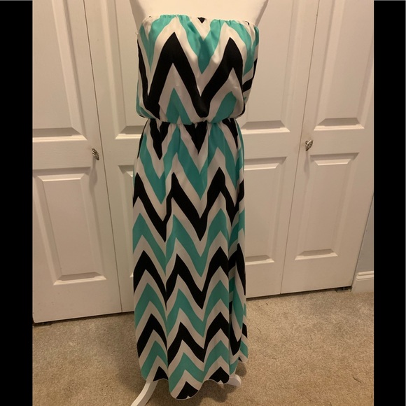 Chevron Maxi Dress - Picture 1 of 8